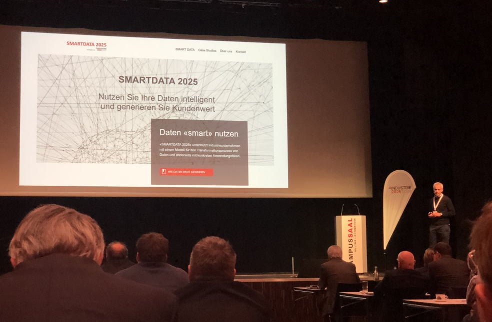 Patrick Henseler, Geschäftsführer Intelliact AG stellt SMARTDATA 2025 auf dem «Industrieforum 2025» vor