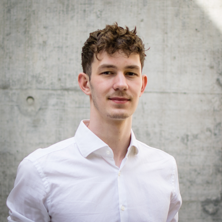 Herzlich willkommen, Tobias Bazzan! Mit seinen Erfahrungen bringt Tobias als Software Engineer frischen Wind in unser Team bei Intelliact.