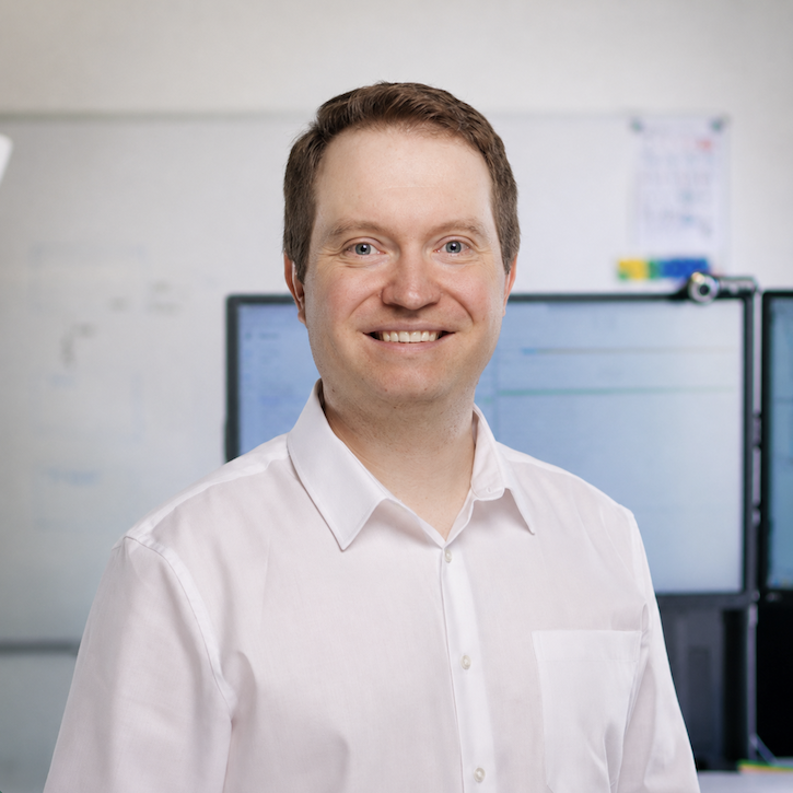 Willkommen im Team, Maksym Iaroshenko! Mit rund 20 Jahren Erfahrung im E-Commerce verstärkt er Intelliact als Senior Software Engineer und steht für pragmatische, zielgerichtete Softwarelösungen.