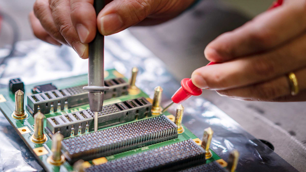 ELMAs Lösungen: von eingebetteten Computerlösungen bis hin zu elektronischen Komponenten  © ELMA